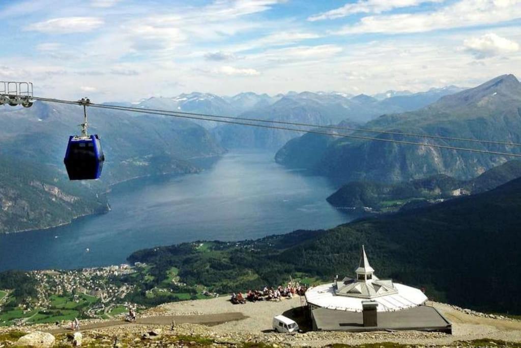 Leilighet I Hjertet Av Sunnmore! Sykkylven Luaran gambar