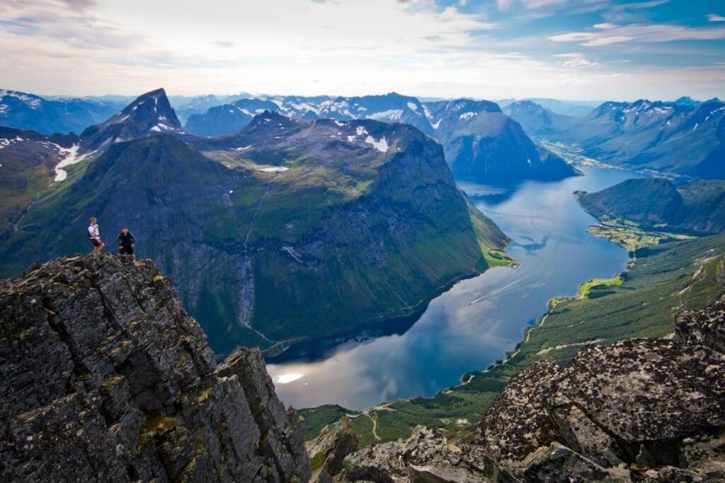 Leilighet I Hjertet Av Sunnmore! Sykkylven Luaran gambar